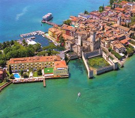 Sirmione e sua jóia medieval, o castelo Scaligero