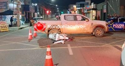 NA CALAMA: Motorista de Ranger avança cruzamento e deixa mulher em moto ferida