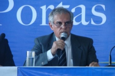 Ex-prefeito é multado por irregularidades