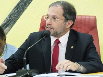 Sid Orleans aguarda promulgação de leis