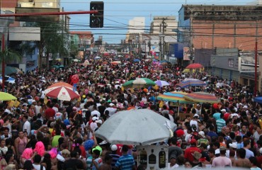 Banda do Vai Quem Quer arrasta multidão pelas principais ruas da Capital - CONFIRA FOTOS DA FOLIA