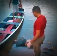 Populares encontram corpo boiando em agua de enchente