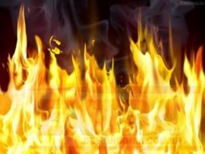 Casal é socorrido após ser incendiado em via pública