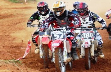 MOTOCROSS - Na categoria MX2, Túlio e Hugo travaram duelo ferrenho a cada curva, piloto da capital supera campeão