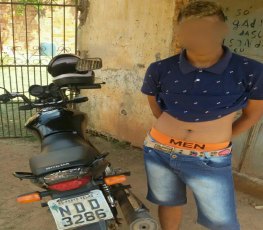 'Comprei por R$ 300,00', afirma menor flagrado em moto roubada
