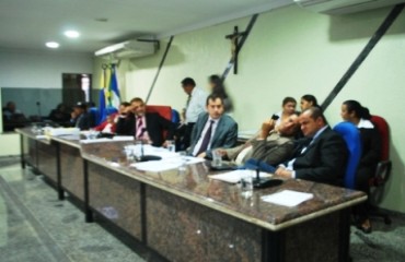 CÂMARA MUNICIPAL – Parlamentares fecham o ano discutindo e votando em projetos de Leis Complementares – FOTOS

