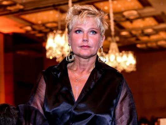 Xuxa relata susto após pouso de emergência em jatinho - Vídeo