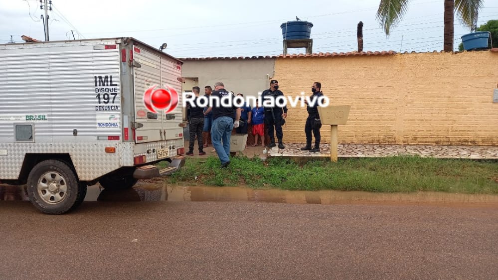 ASSISTA: Corpo de mulher é encontrado em decomposição dentro de casa