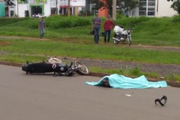 TRÁGICO: Motociclista morre após ter cabeça esmagada por pneus de carreta