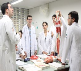 Governo proibirá abertura de cursos de medicina por 5 anos