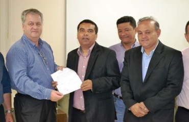 ELEIÇÕES 2012 - Lindomar Garçon assina termo de compromisso com a Fiero