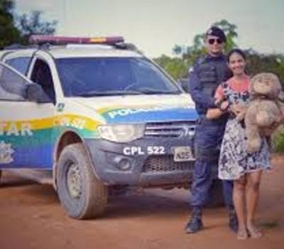 PM de Rondônia pede namorada em casamento e vídeo viraliza no Brasil - ASSISTA