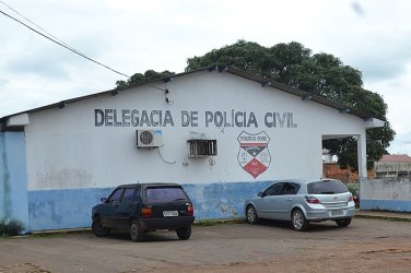 Adolescentes vão parar em delegacia após briga em escola