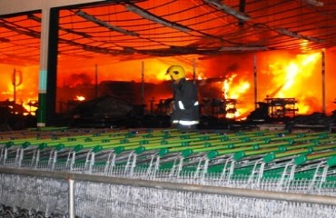 Incêndio destrói supermercado Irmãos Gonçalves na capital