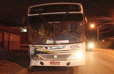 SUSTO -  Ônibus perde freio e colide com camionete na BR 319