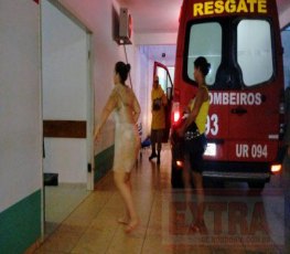 Motorista tenta desviar de buracos e acaba atropelando mulher