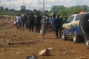 Polícia expulsa população que havia invadido área particular na capital