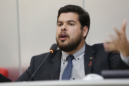 Jean Oliveira propõe criação de fundo para construção de muro de arrimo