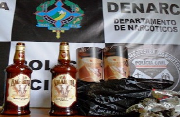 Boliviano é preso na rodoviária da capital com duas garrafas de Amarula cheias de cocaína