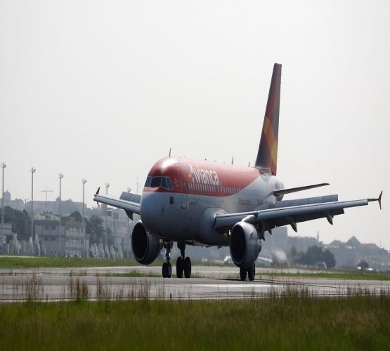 Ameaça de bomba faz avião ser evacuado no Galeão, no Rio