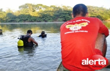 ARIQUEMES - Mergulhadores do corpo de Bombeiros localizam banhista desaparecido no Rio Jamari