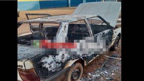 Com suspeita de incêndio criminoso, veículo fica totalmente destruído 