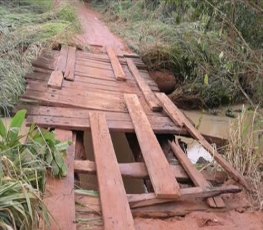 Ponte e bueiro danificados pelas chuvas oferecem riscos