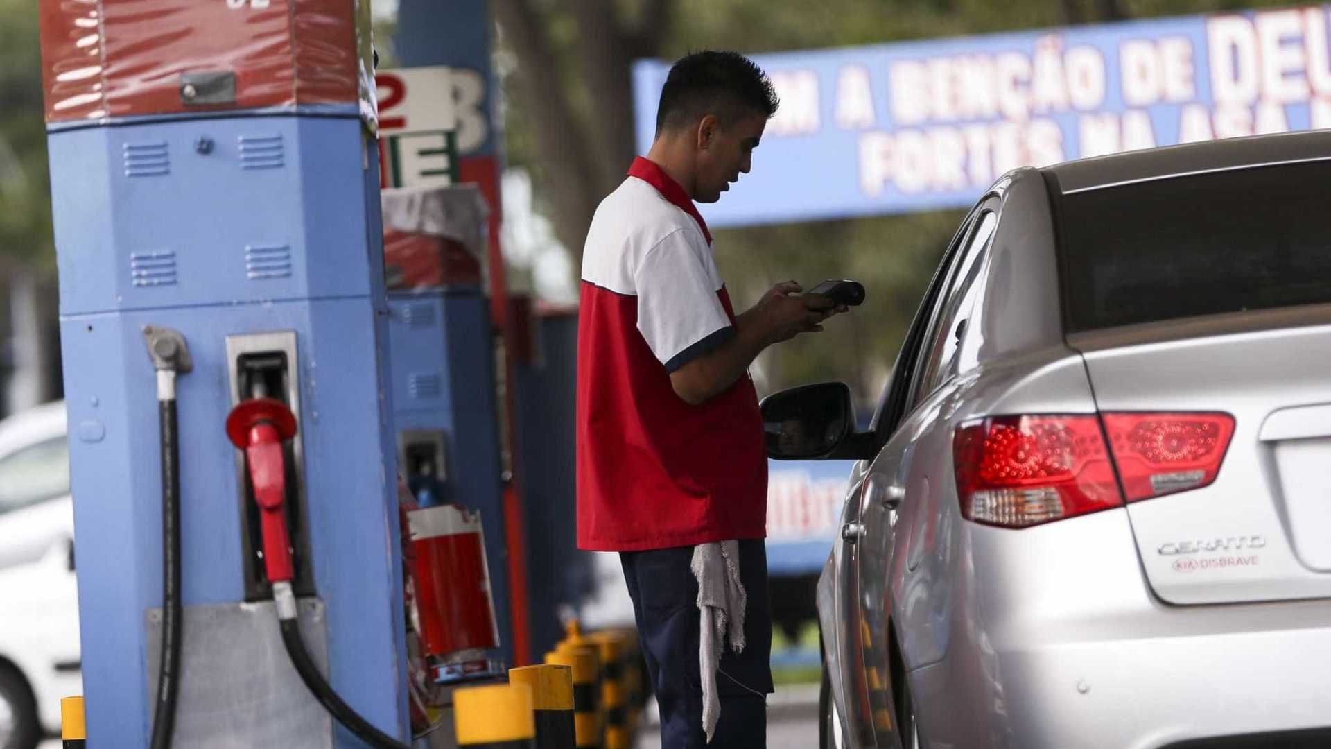 Preço da gasolina sobe e volta à média de R$ 4,20, diz ANP