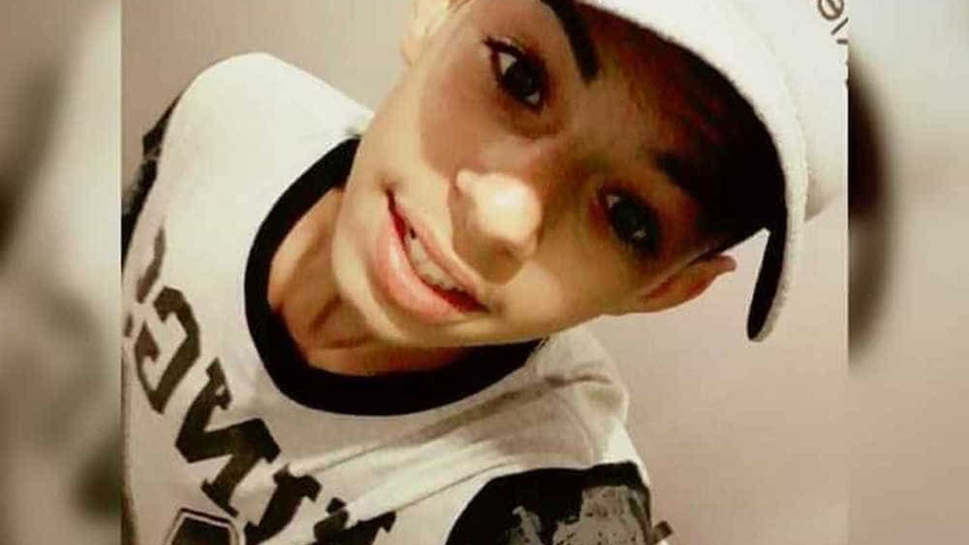 Adolescente retira celular da tomada e morre eletrocutado