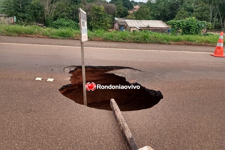 VÍDEO: Buraco enorme interdita BR-364 por tempo indeterminado em Porto Velho