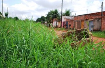 UNI ENGENHARIA -  Projeto de drenagem abandonado na zona leste recebeu ordens bancárias em 2008