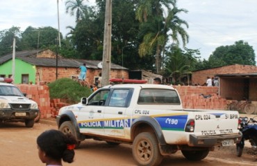 Jovem é assassinado com quatro tiros em quintal de residência na zona Leste