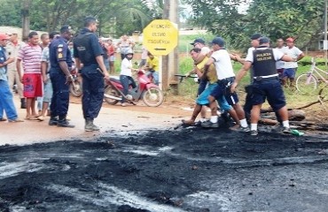 CAOS NA ZONA LESTE – Após quatro horas de protesto avenida é desbloqueada e mais um manifestante é preso