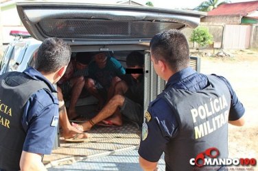 Policiais prendem quatro após furto em residência