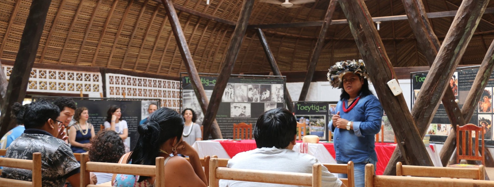 EDUCAÇÃO INDÍGENA: 'Nossas crianças têm direito a aprender quem elas são', enfatiza liderança em reunião