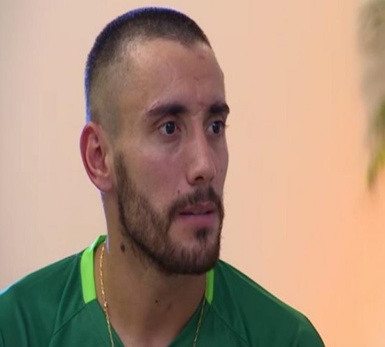 SOBREVIVENTE - Alan Ruschel é ovacionado em amistoso no Beira-Rio