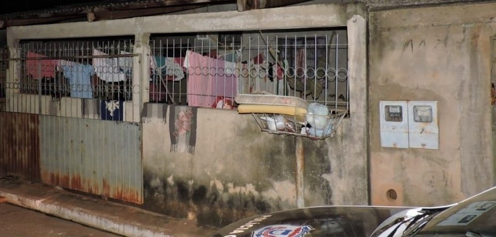 VIOLÊNCIA: Casal é executado dentro de casa na frente das quatro filhas