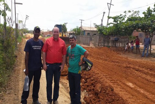 Após cobrança de vereador, prefeitura executa obras no bairro Porto Cristo