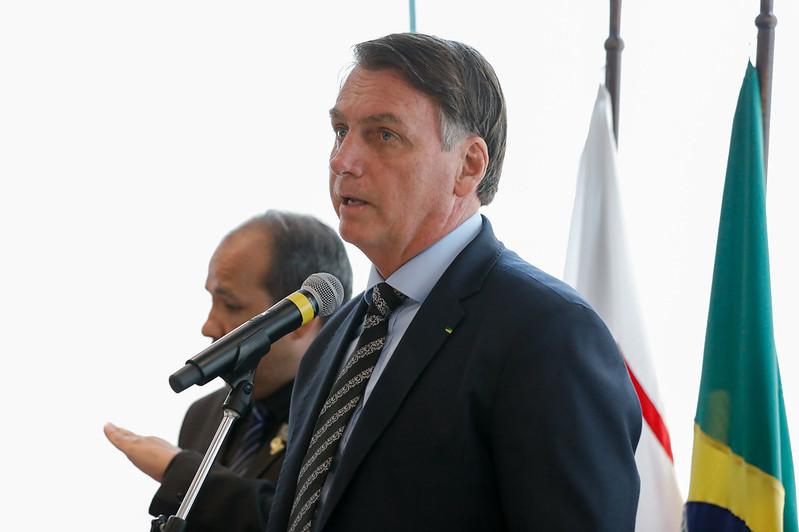 PANDEMIA DE CORONAVÍRUS: Bolsonaro veta uso obrigatório de máscaras em igrejas e comércio