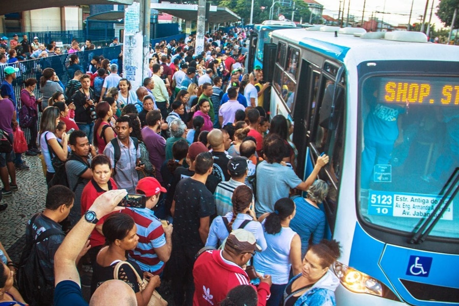 DESCASO: Estudantes da UNIR denunciam precariedade do transporte público