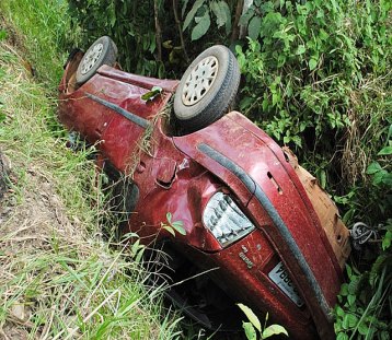 Motorista morre após capotar veículo na BR 364 - IMAGENS FORTES