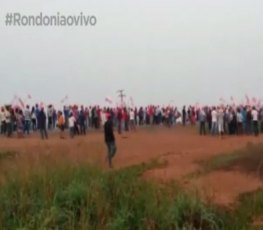 PROTESTO: Movimento dos Sem Terra fecha BR 364