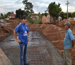 Cleiton Roque vistoria obras de galerias em Pimenta Bueno