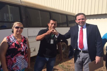 TJ RO realiza doação de um micro-ônibus para o Hospital de Câncer de Barretos 