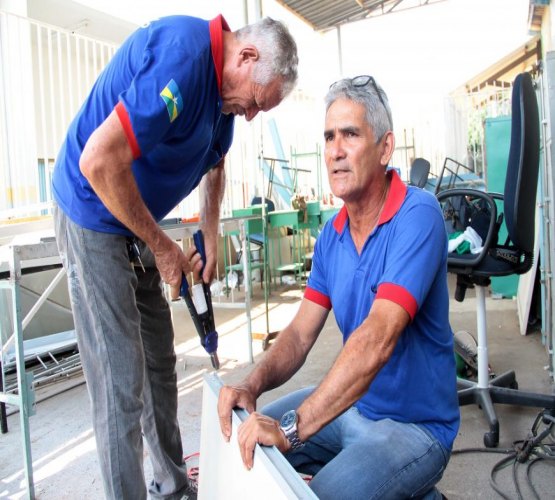 Trabalhadores anônimos movem diariamente os hospitais