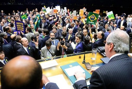 IMPEACHMENT - Dilma descumpriu Constituição, reafirma relator em sessão