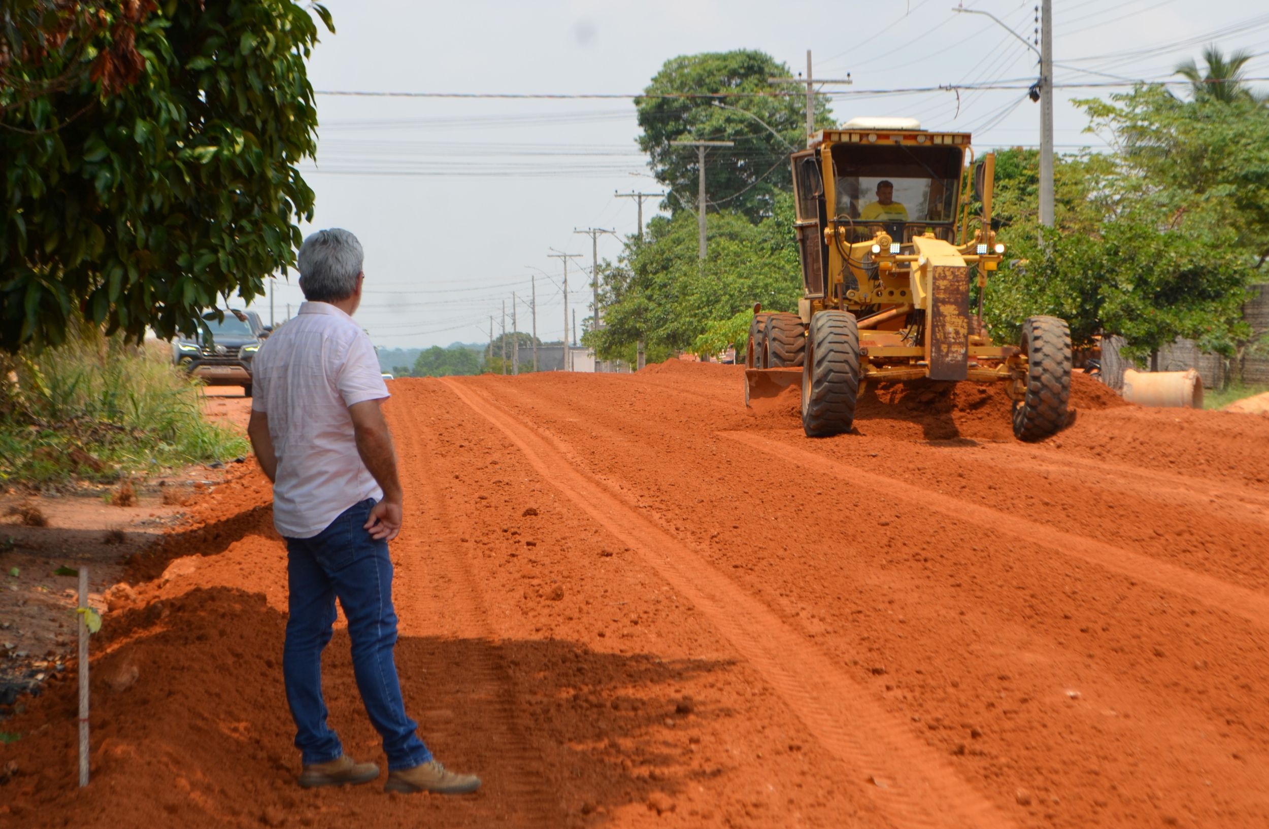 EZEQUIEL NEIVA: Deputado fortalece investimentos em infraestrutura e amplia asfaltamento 