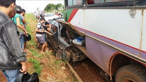 Homem sobrevive a grave acidente após colidir na traseira de ônibus 