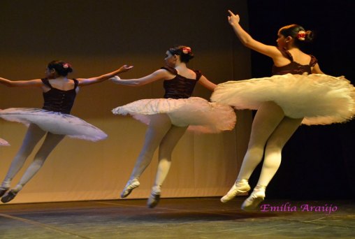 Teatro Guaporé recebe espetáculo de dança neste domingo