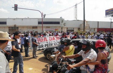 PROTESTO – Comerciantes e funcionários fecham marginal da BR-364 - FOTOS E VÍDEO